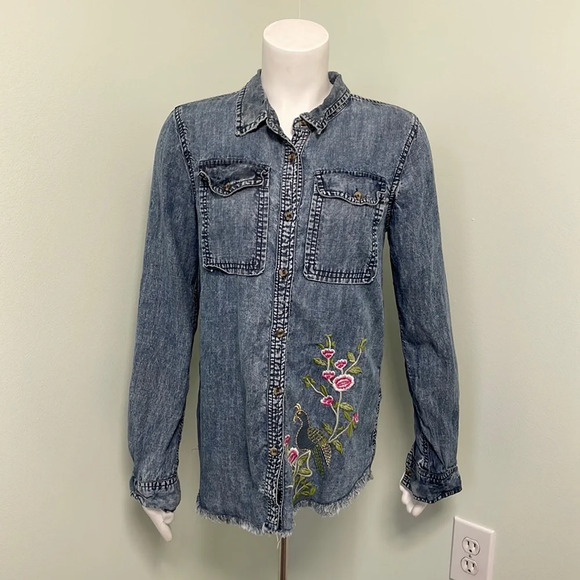 TOLANI Embroidered Long Sleeve Distressed Chambray Button Down Shirt Medium - Picture 1 of 7